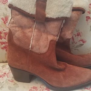 Paola Ferri sherpa-lined boots, wear 2 ways